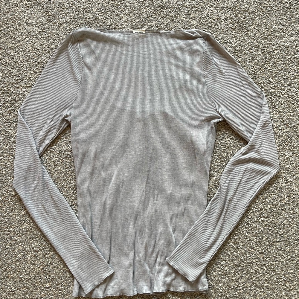 Abercrombie & Fitch Light Gray Long Sleeve Top
